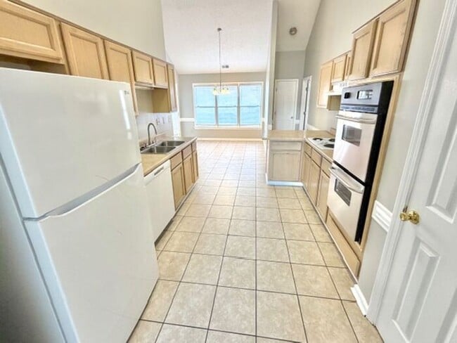 Building Photo - Cordova- 4 Bedroom 2 Bath Home-Spacious, Convenient Location