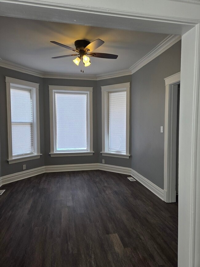 Building Photo - 1452 W 62nd St