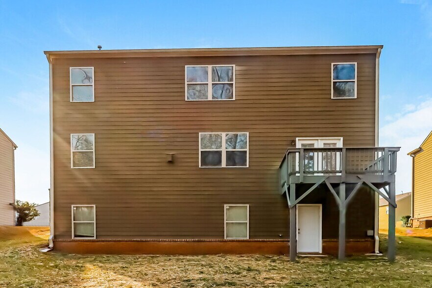 Building Photo - 207 Shaker Hollow Dr