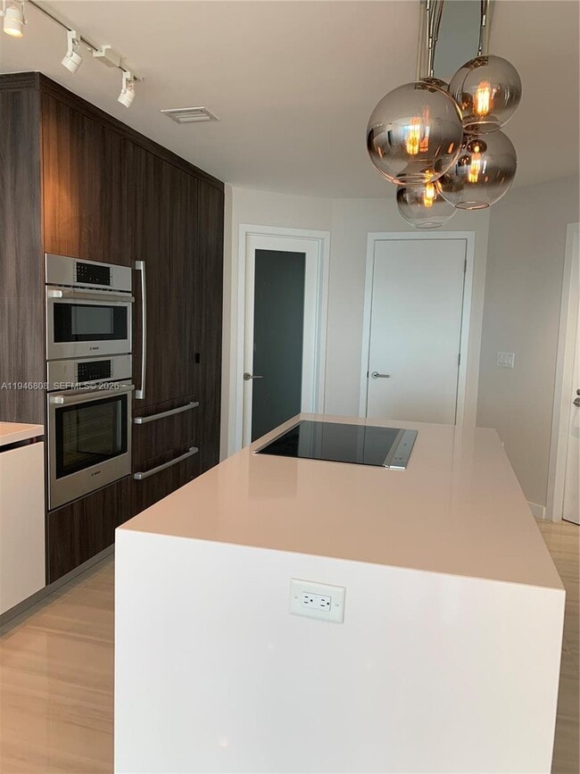 Building Photo - 851 NE 1st Ave