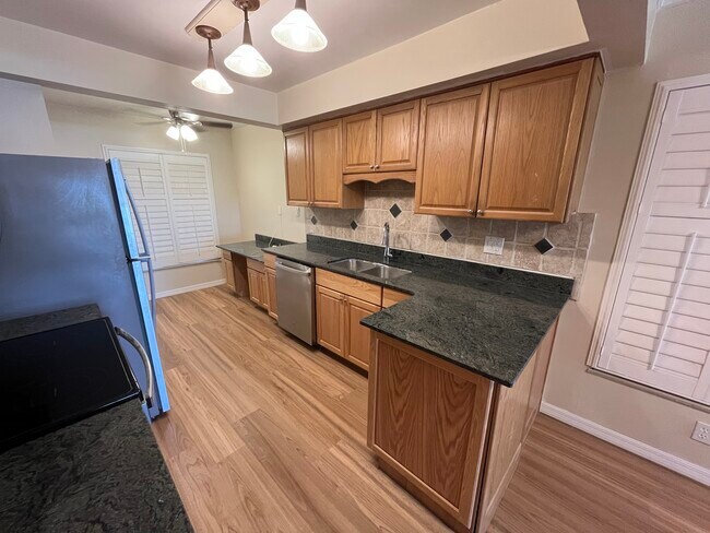 Building Photo - 7310 Sunshine Skyway Ln S
