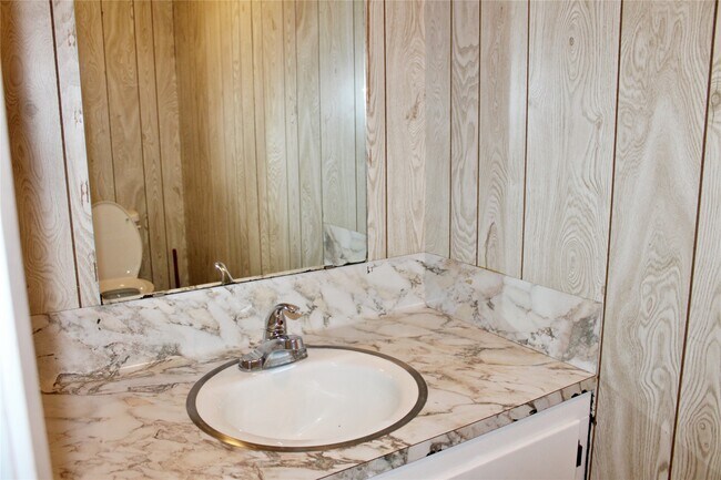 Building Photo - 218 Smith St