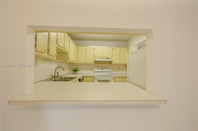 Building Photo - 1900 W 68th St