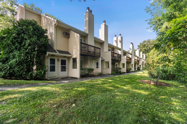 Building Photo - 8 Rose Ln