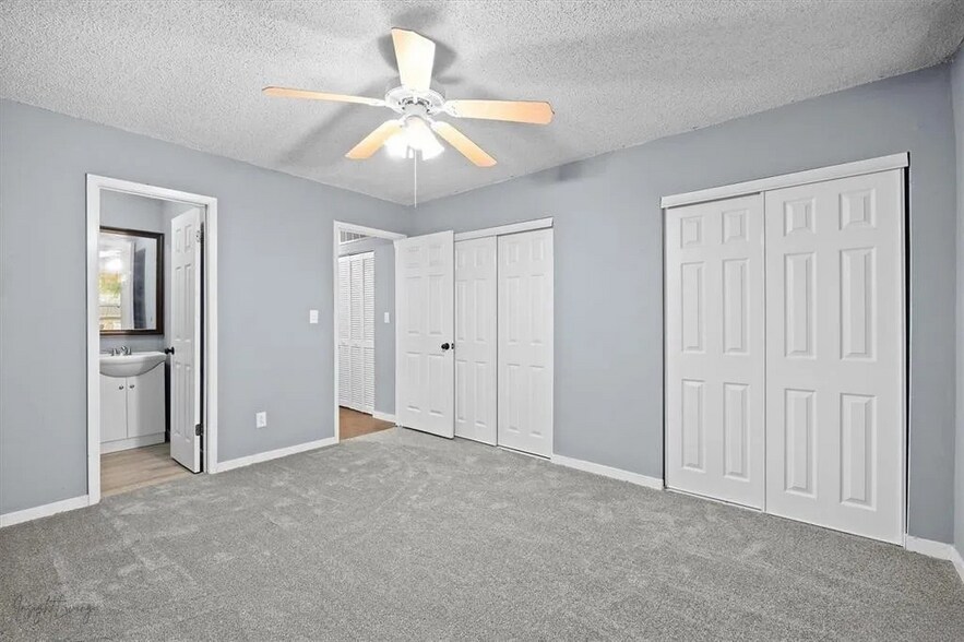 master bedroom - 2602 E Main St