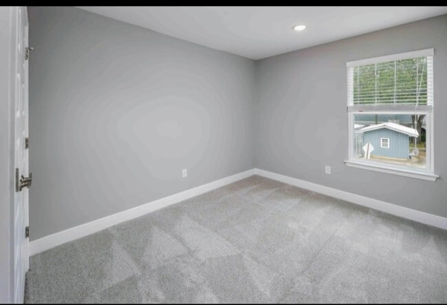 Building Photo - 319 Carmel Dr