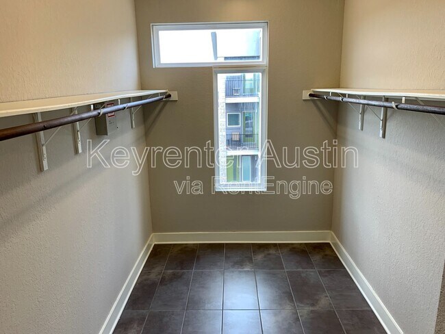 Building Photo - 2024 Geniveive Ln