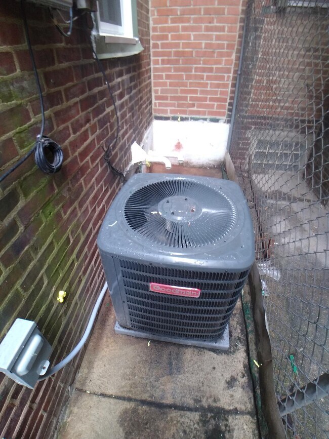 Building Photo - 45 N 59th St