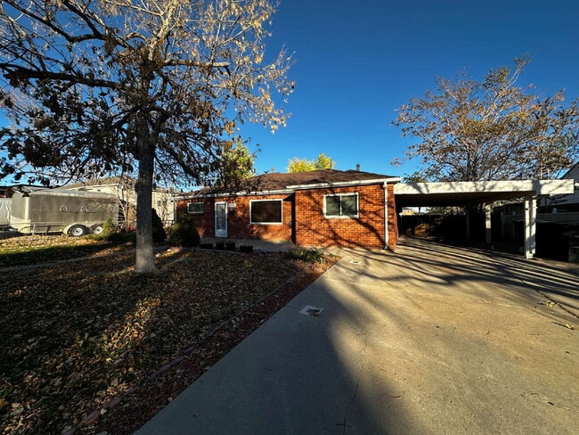 Building Photo - Charming 3 bed/2 bath house in the Heart o...