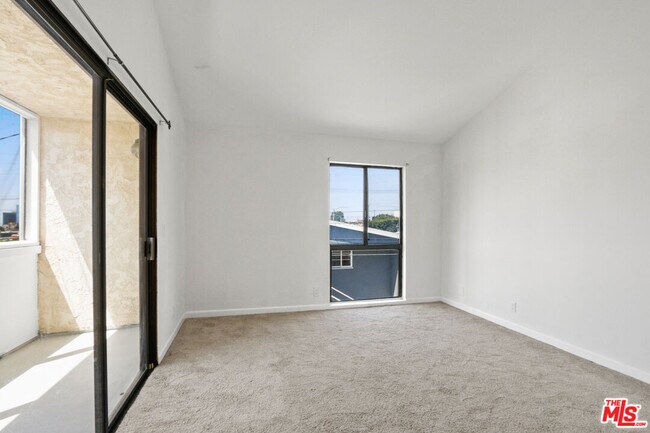 Building Photo - 11064 La Grange Ave
