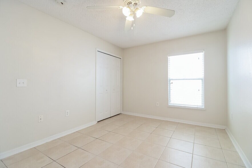 Building Photo - 2945 Elbib Dr