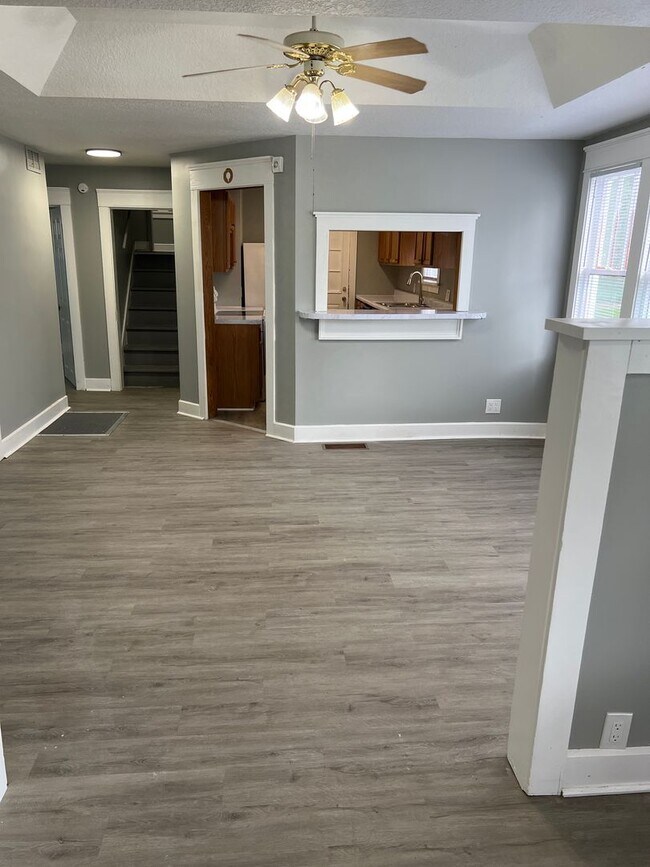 Building Photo - Charming 3-Bedroom/ 1 Bathroom house located in the heart of Topeka