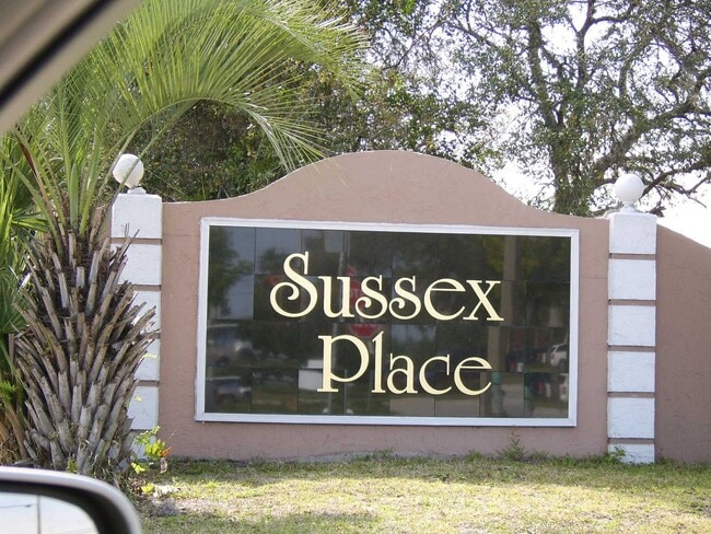 Building Photo - Patio Home, Minutes Away From UCF, Technol...