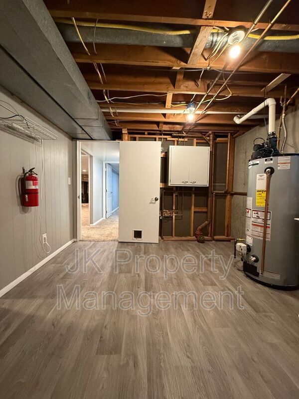 Building Photo - 512 52nd St S