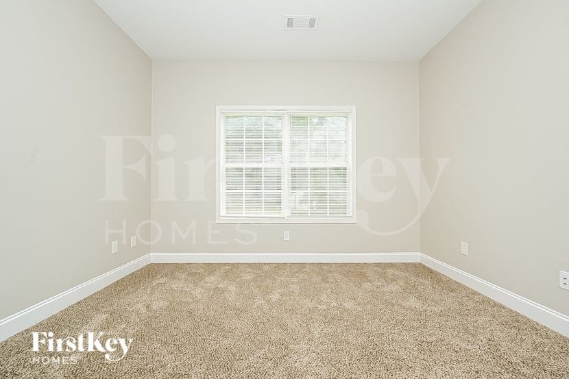 Building Photo - 489 Glouchester Dr