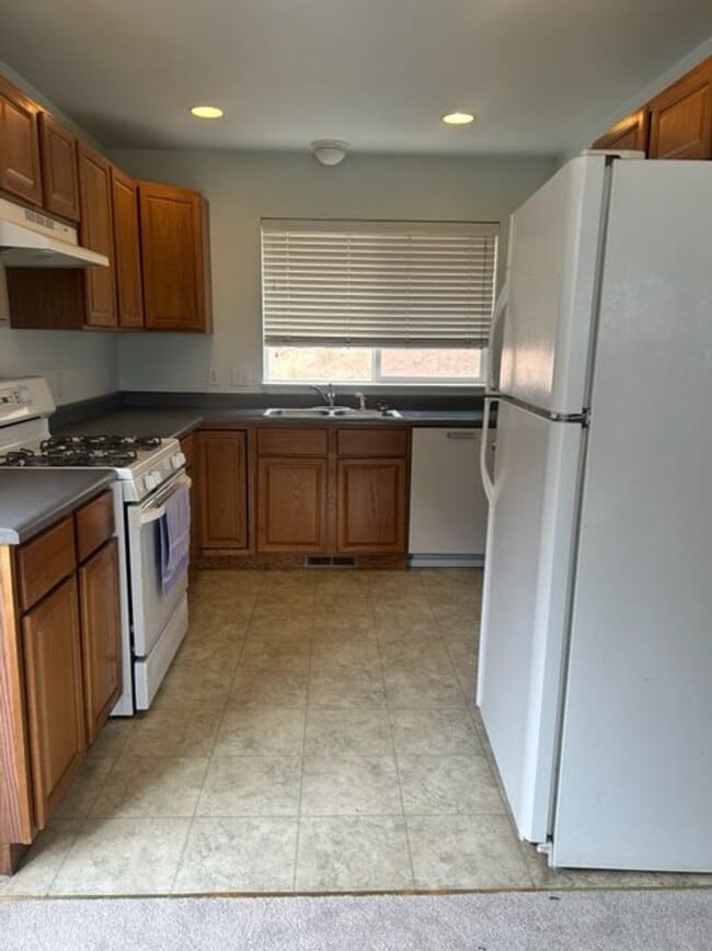Building Photo - 50483 US-6