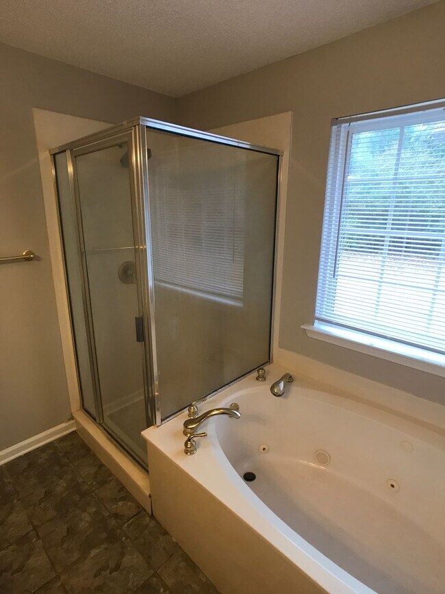 Building Photo - 9637 Lehigh Ave