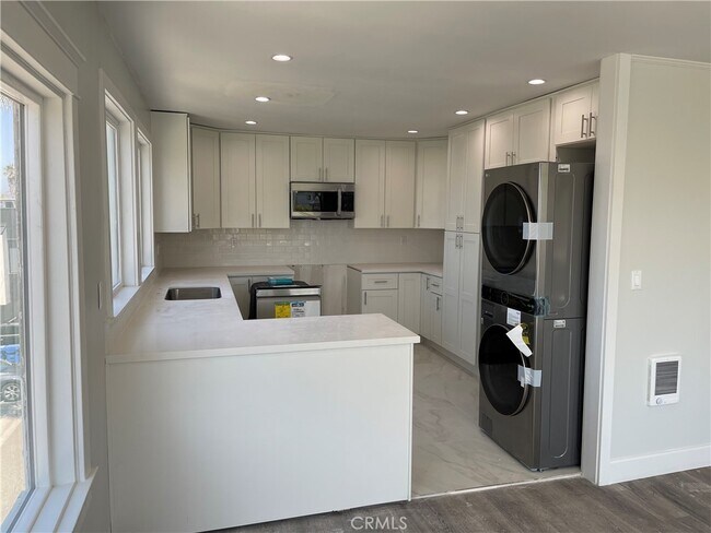 Building Photo - 223 24th St