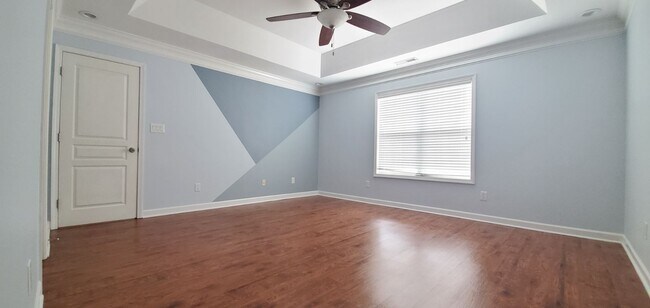 Building Photo - Townhouse  At West Park Place