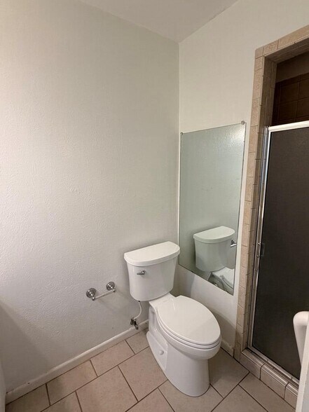 Building Photo - 1617 E 49th St