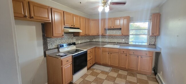 Building Photo - 87 Ellington St