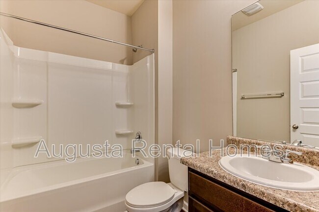 Building Photo - 5060 Vine Ln