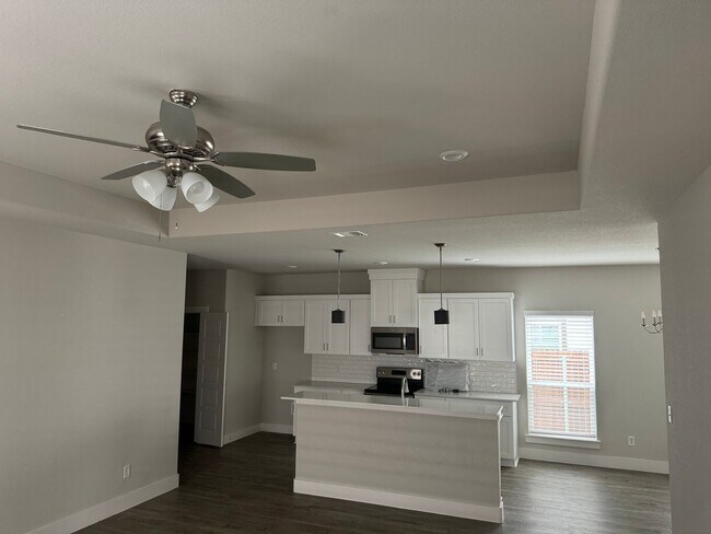 Building Photo - 688 The Cottages Dr