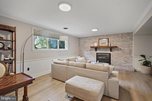 Building Photo - 9123 Cherrytree Dr