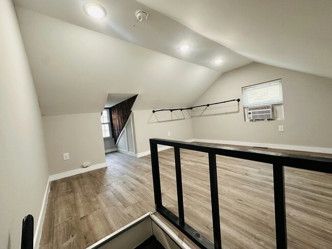 Building Photo - 714 Evans St