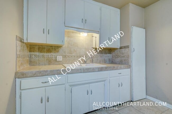 Building Photo - 3326 Willow Creek Dr