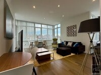 Building Photo - Penthouse 1 bed/1 bath w/ 2 roof decks