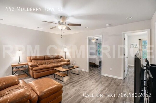 Building Photo - Luxury Townhome for Rent in the Gated Comm...