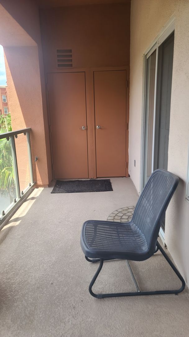 Building Photo - 2 Bedroom condo located in Park Avenue
