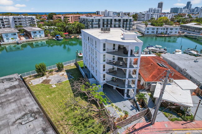 Building Photo - 8125 Crespi Blvd