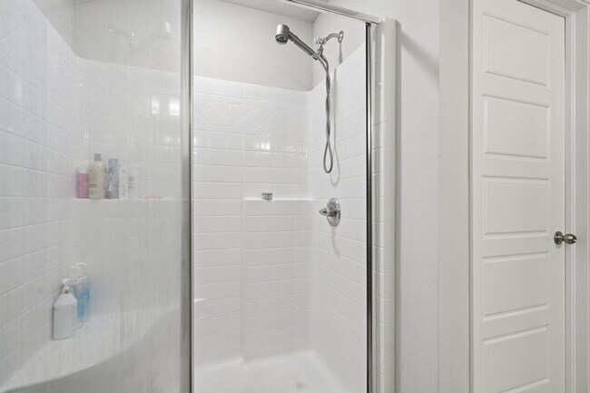 Building Photo - Welcome to this exceptionally well maintained like new home located in the Estates at Morrow Place