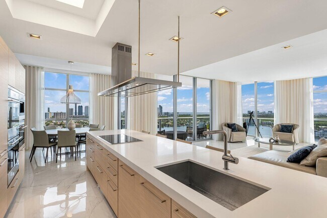 Building Photo - 17301 Biscayne Blvd