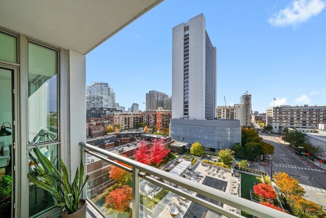 Building Photo - 750 N Hudson Ave