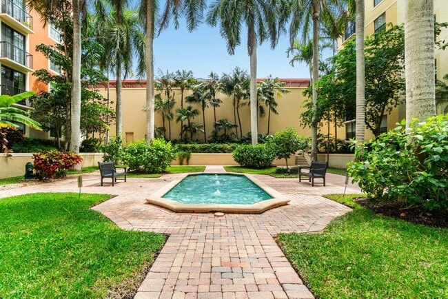 Building Photo - 630 S Sapodilla Ave