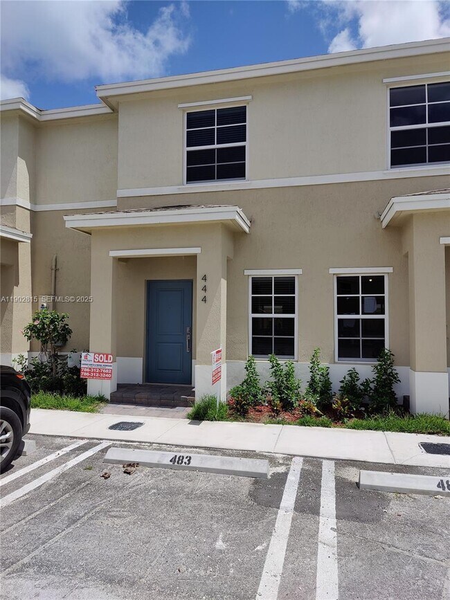 Building Photo - 444 NE 5th St