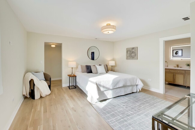 Building Photo - 6730 W Dakin St