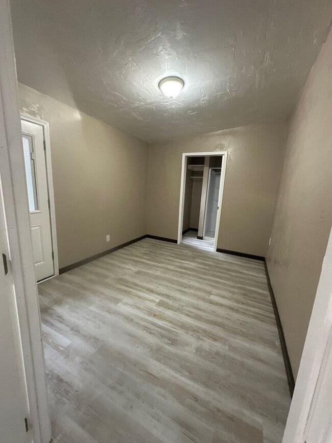 Building Photo - N10th332