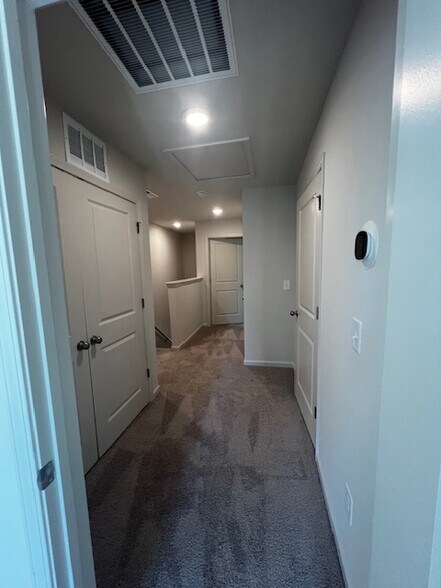 hallway 2nd floor - 119 Villa Ln