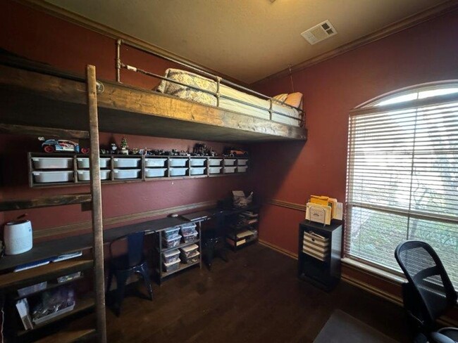 Building Photo - Executive Living in Moore Schools! 3 bedro...