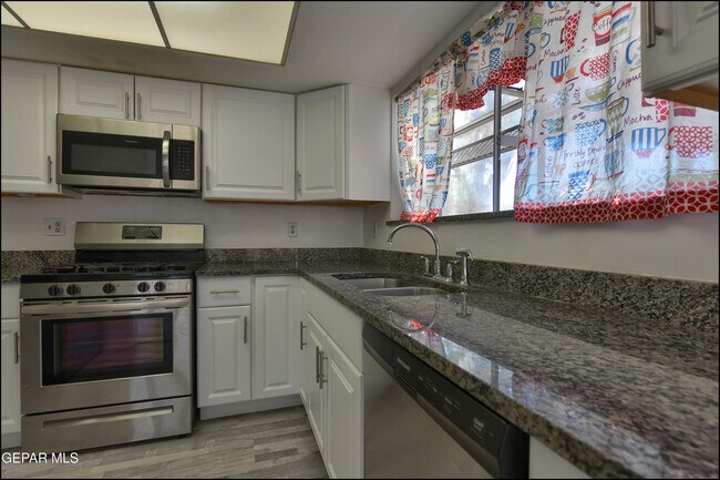 Building Photo - 1739 Russ Randall St