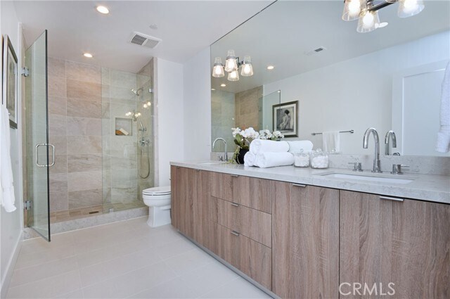 Building Photo - 4641 Cahuenga Blvd