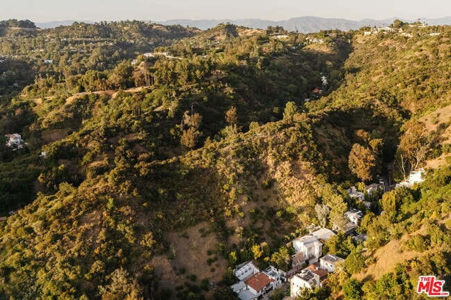 Building Photo - 9849 Portola Dr