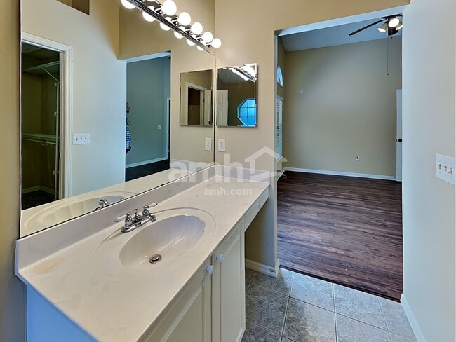 Building Photo - 2911 St James Ln