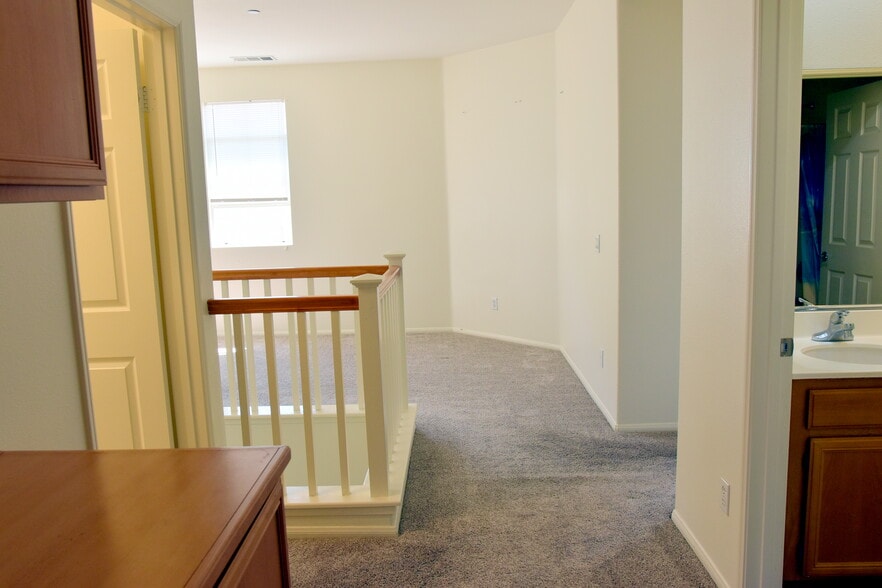 Building Photo - 25841 Silva Ct