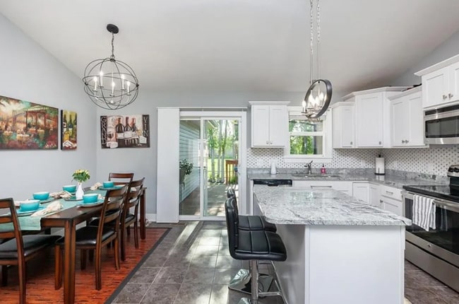 Building Photo - 5805 Pine Ct