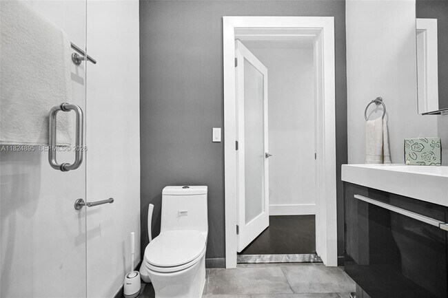 Building Photo - 150 NE 50th St